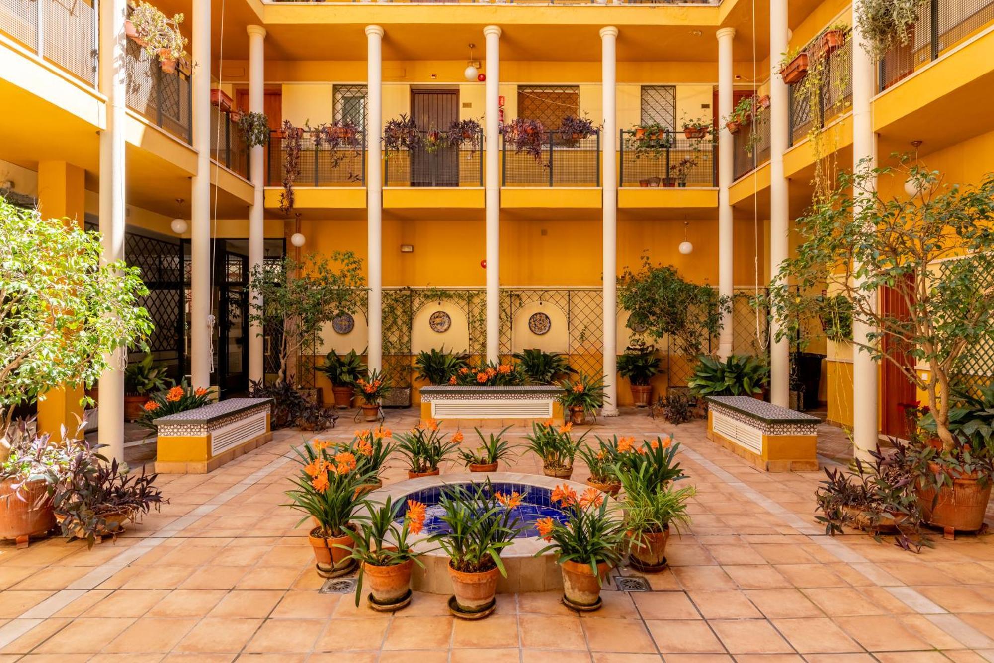 San Vicente-Museo Apartamento Seville Exterior photo