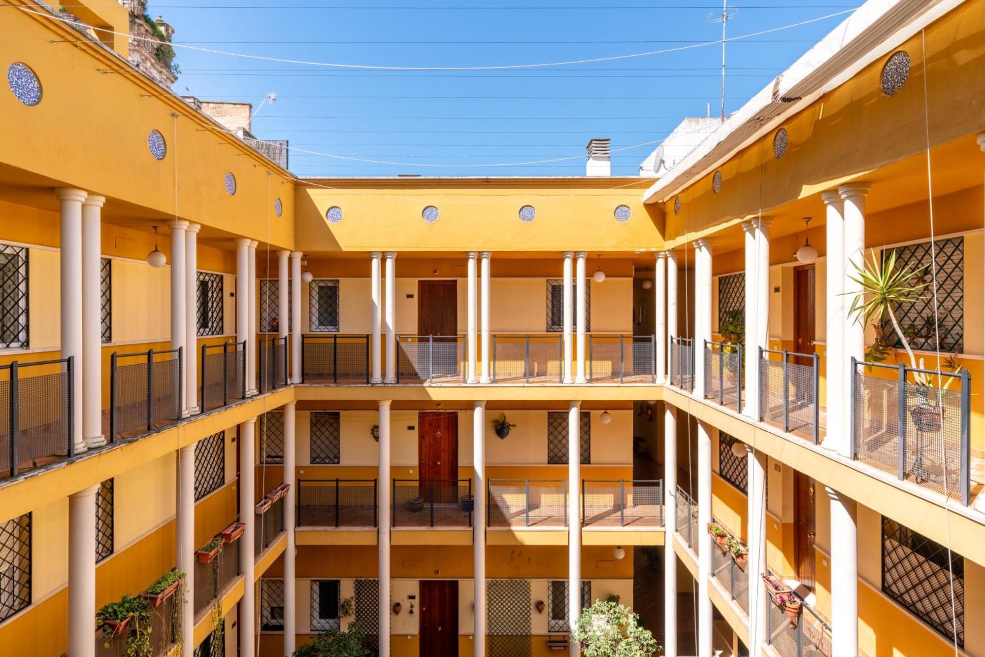 San Vicente-Museo Apartamento Seville Exterior photo